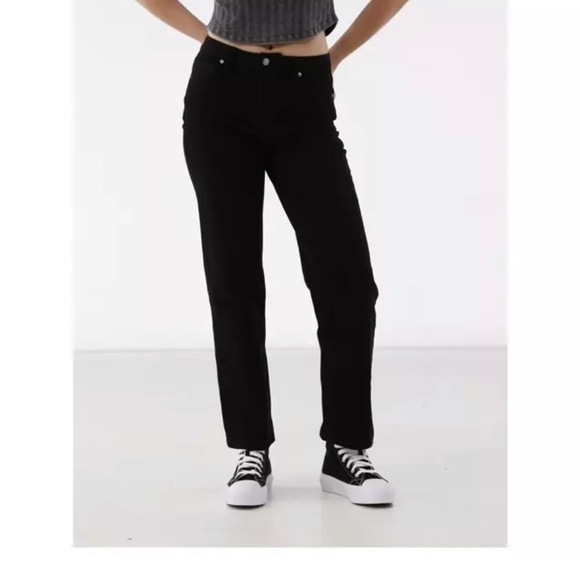 No Boundaries Women's High Rise Straight Leg Jeans, Size 2, Black Wash - Picture 1 of 5